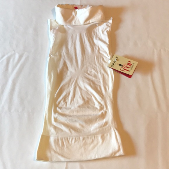 4/25$ Spanx Chic Sleeveless Turtleneck - Picture 2 of 8